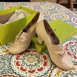 Cream Oxford Donna Pumps - Hotter